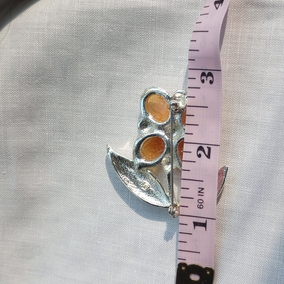 SFJ Floral Brooch With faux Amber cabs And Silver Color 1970 - Picture 9 of 9